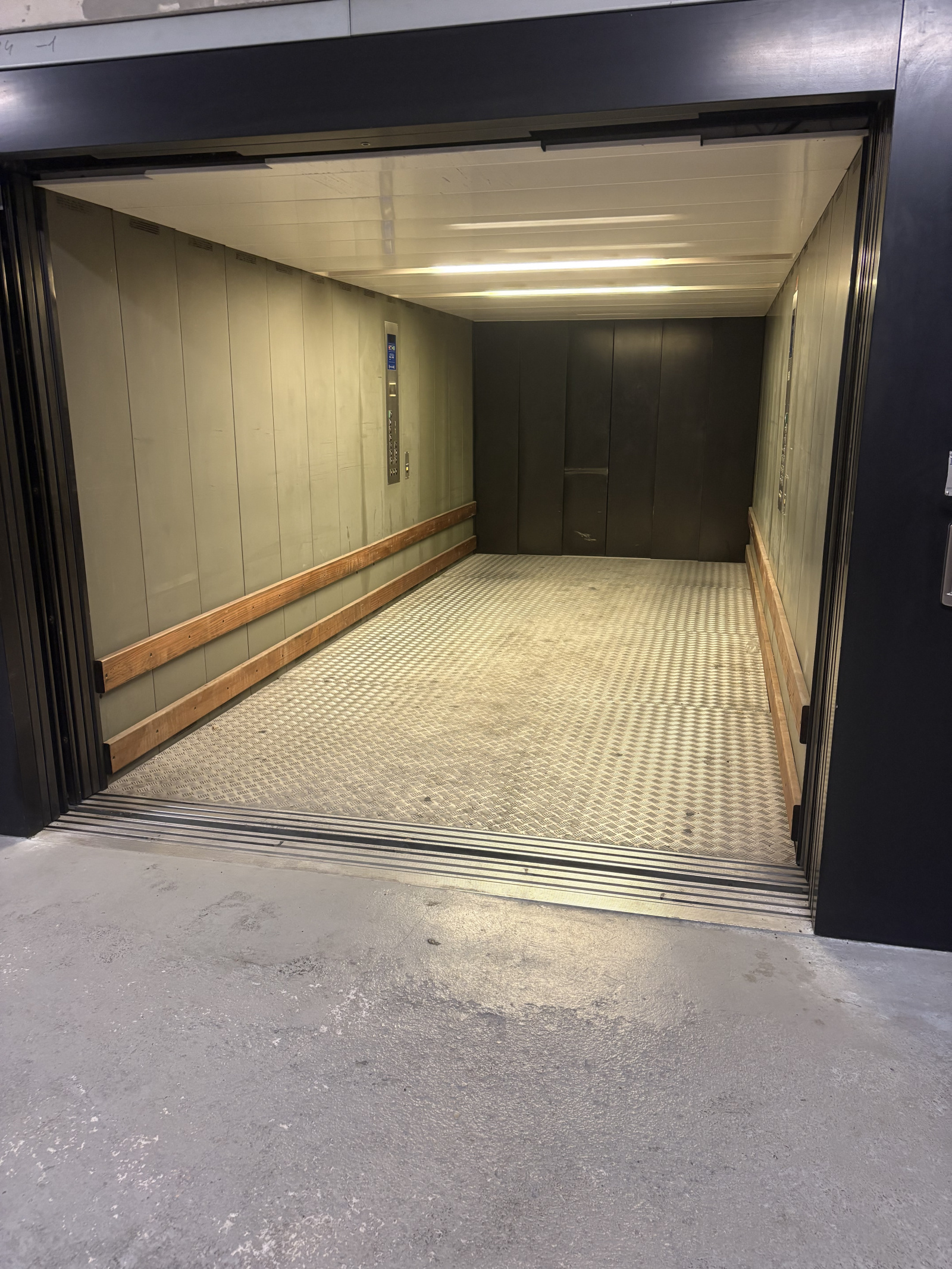 Image_2, Parking, Beausoleil, ref :L847